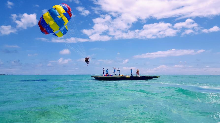 Ile-aux-cerfs-parachute-ascencionnel