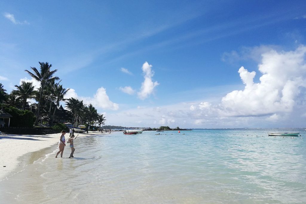 plage-belle-mare-ile-maurice