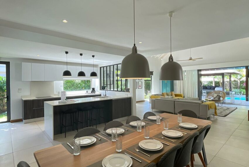 Vue de la salle a manger depuis du salon