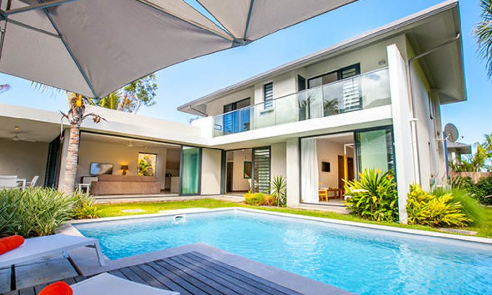 Vue_maison_depuis _la_piscine