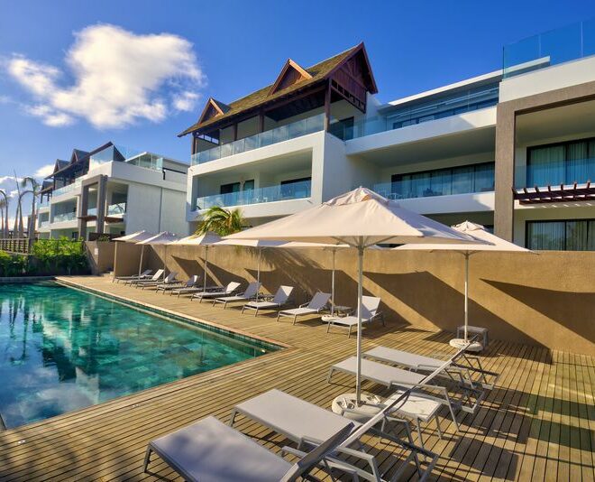 Vue piscine residence Mythic Suites & Villas Grand Gaube