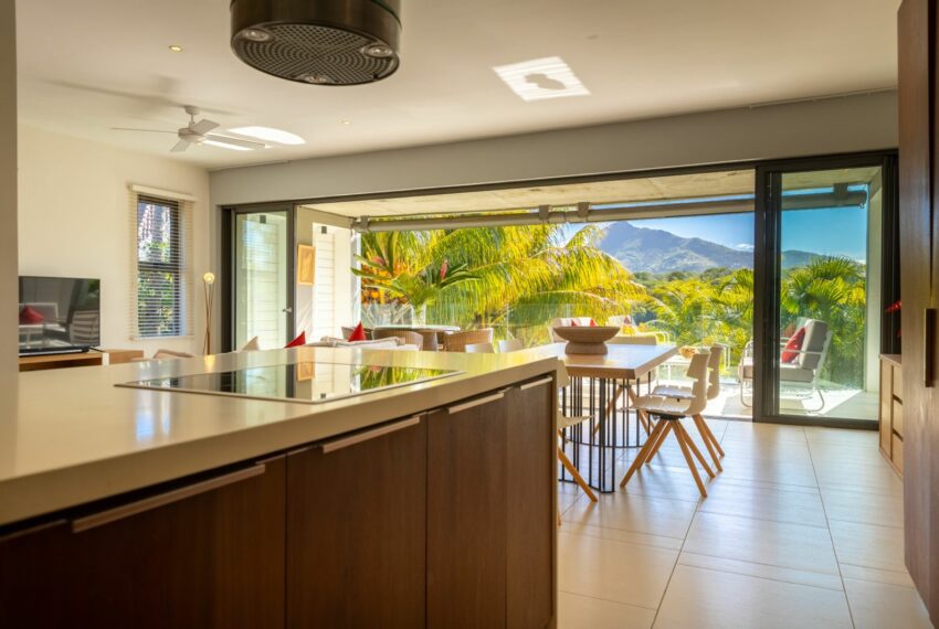 Vue terrasse depuis la cuisine