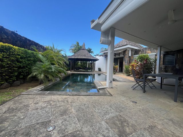 Vue exterieur piscine - Villa Balinea